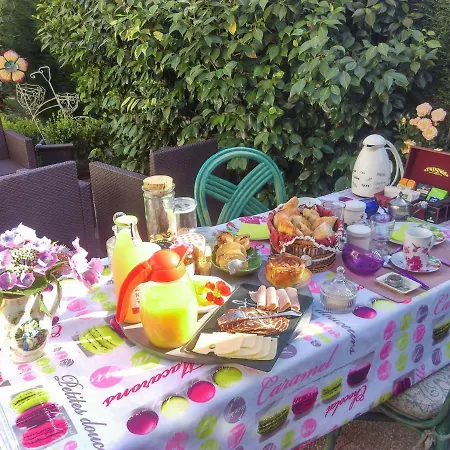 Couette-café La Petite Maison Près De L'eglise