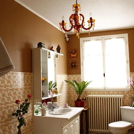 La Petite Maison Pres De L'eglise Bed & Breakfast 3*